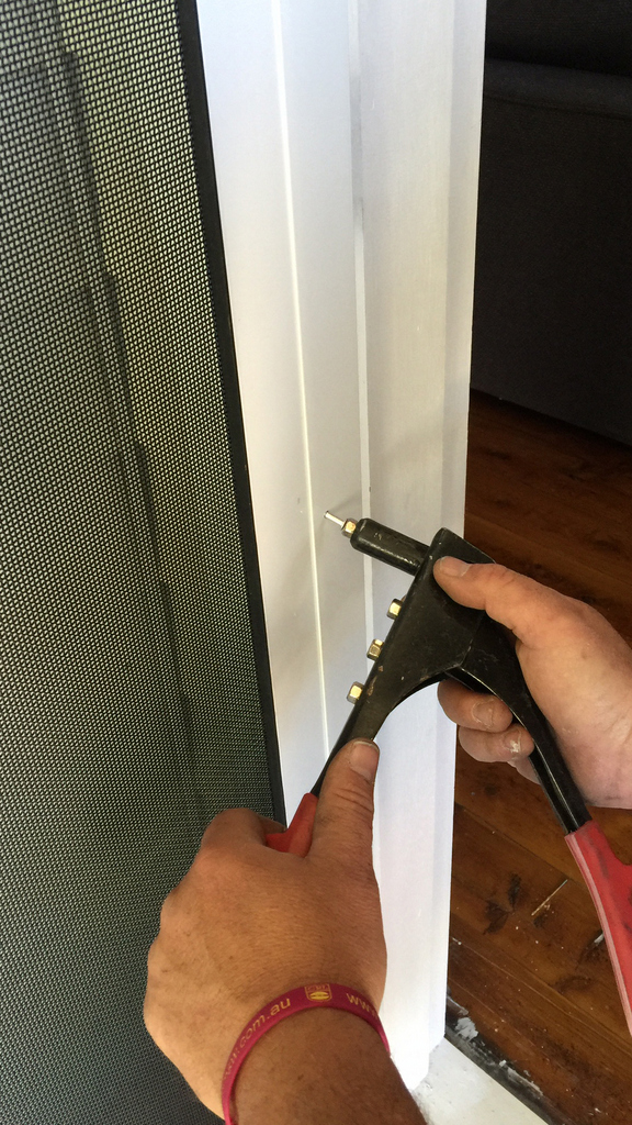 Expandoor Adjustable Hinged Screen Door